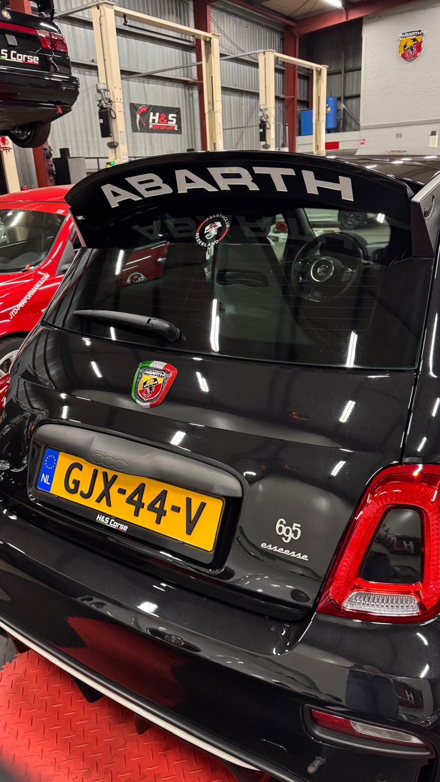 Abarth 500/595/695 - Carbon achter embleem cover Italiaans