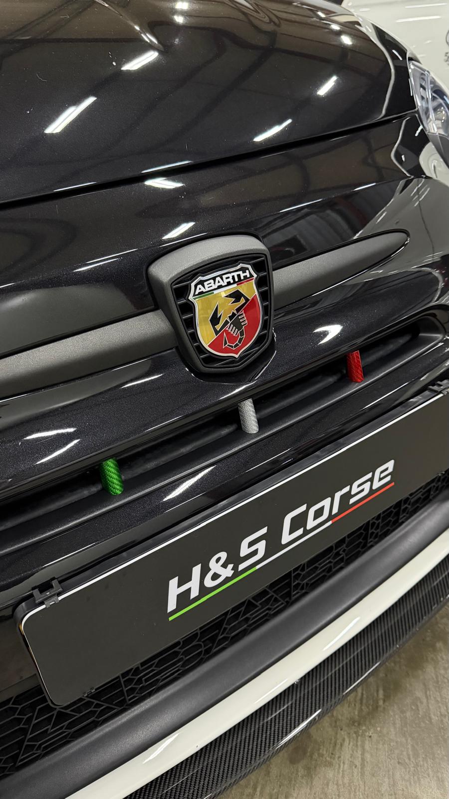 Abarth Grillbuchstaben Für Serie 3 (2008–2016) – Italienische Trikolore, Front Abarth Grillbuchstaben Für Serie 3 (2008–2016) – Italienische Trikolore, Front