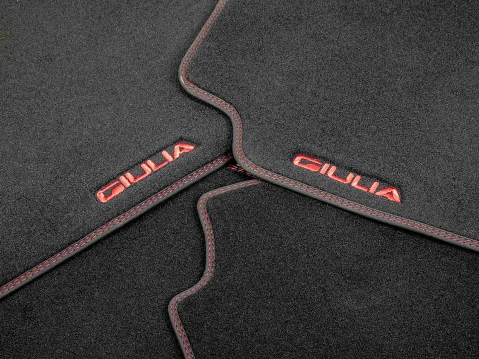 Alfa Giulia Fußmatten-Set – rot bestickt – Original